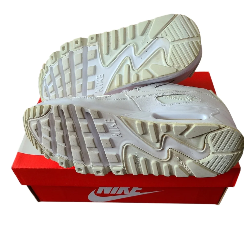 NIKE | AIR MAX 90 |  YOUTH SIZE 6